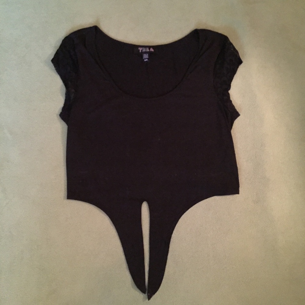 Tela Black Tie Front Crop Tee